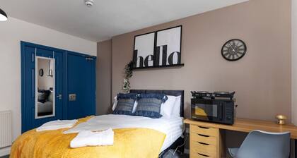 Studio 2 • City Centre • Fast WiFi • Smart TV