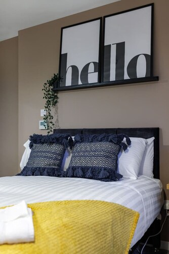 Studio 2 • City Centre • Fast WiFi • Smart TV
