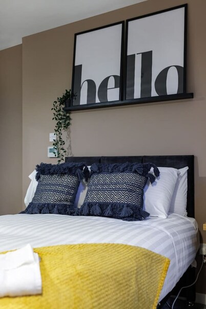 Studio 2 • City Centre • Fast WiFi • Smart TV