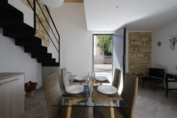 Dining - RYS Mondello House.Independent apartment with outdoor spaces (Palermo)