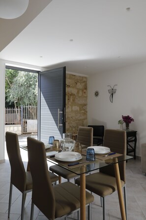 Dining - RYS Mondello House.Independent apartment with outdoor spaces (Palermo)