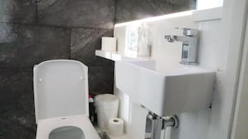Classic Studio | Bathroom