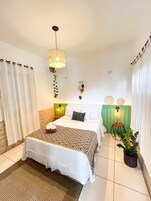 Decoración personalizada, muebles diferentes y ropa de cama 