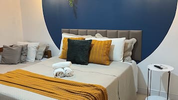 Habitación Premium con 1 cama matrimonial o 2 individuales | Decoración personalizada, muebles diferentes y ropa de cama