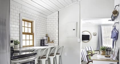 Pickleball Ct | Hot Tub (Shared) | 2.5 Acres | Dog OK | Fire Pit