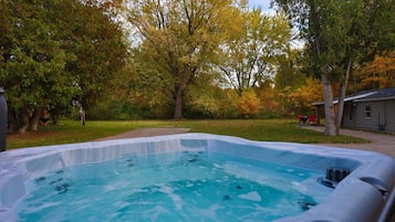 Bain à remous extérieur