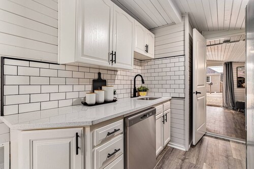 Shores-Pickleball Ct | Hot Tub (Shared) | 2.5 Acres | Dog OK | Fire Pit