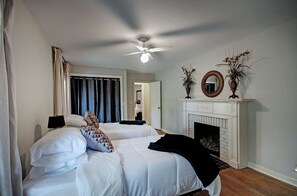 3 bedrooms, desk, iron/ironing board, free WiFi