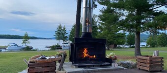 Cozy Lakeside Duplex Cabin on Moosehead, 10-min walk to Downtown Greenville 