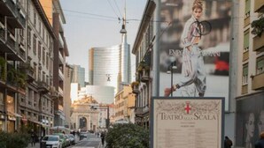 A street view with a large billboard advertising Emporio Armani. - GuestHost - Mansardina in Corso Como in Milan, adjacent Brera (Milano)