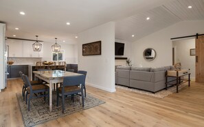 Dining - Large Beach House w/ Sauna, Hot Tub - Pet Friendly, Walk to Ocean (Santa Barbara)