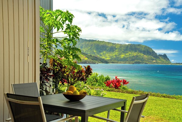 Outdoor dining - PRIME MAJESTIC OCEAN AND MOUNTAIN VIEWS OF KAUAI'S NORTH SHORE (Princeville)
