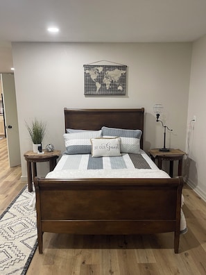 1 bedroom, desk, free WiFi, bed sheets