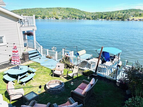 Lake Living Paradise! Views from every level, screened in deck, fire pit & more!