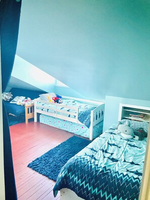 4 Schlafzimmer, Schreibtisch, Bügeleisen/Bügelbrett, kostenloses WLAN