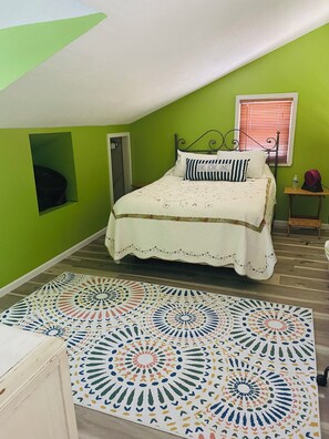 4 bedrooms, desk, iron/ironing board, free WiFi