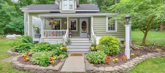 Charming Manheim Cottage w/ On-Site Animal Viewing