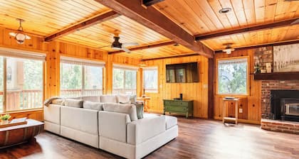 Sequoia Retreat: Spacious Cabin / Hot Tub / Sun Deck