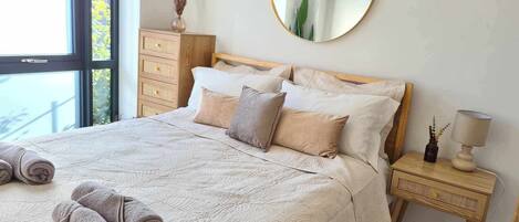 1 bedroom, desk, iron/ironing board, WiFi (free)