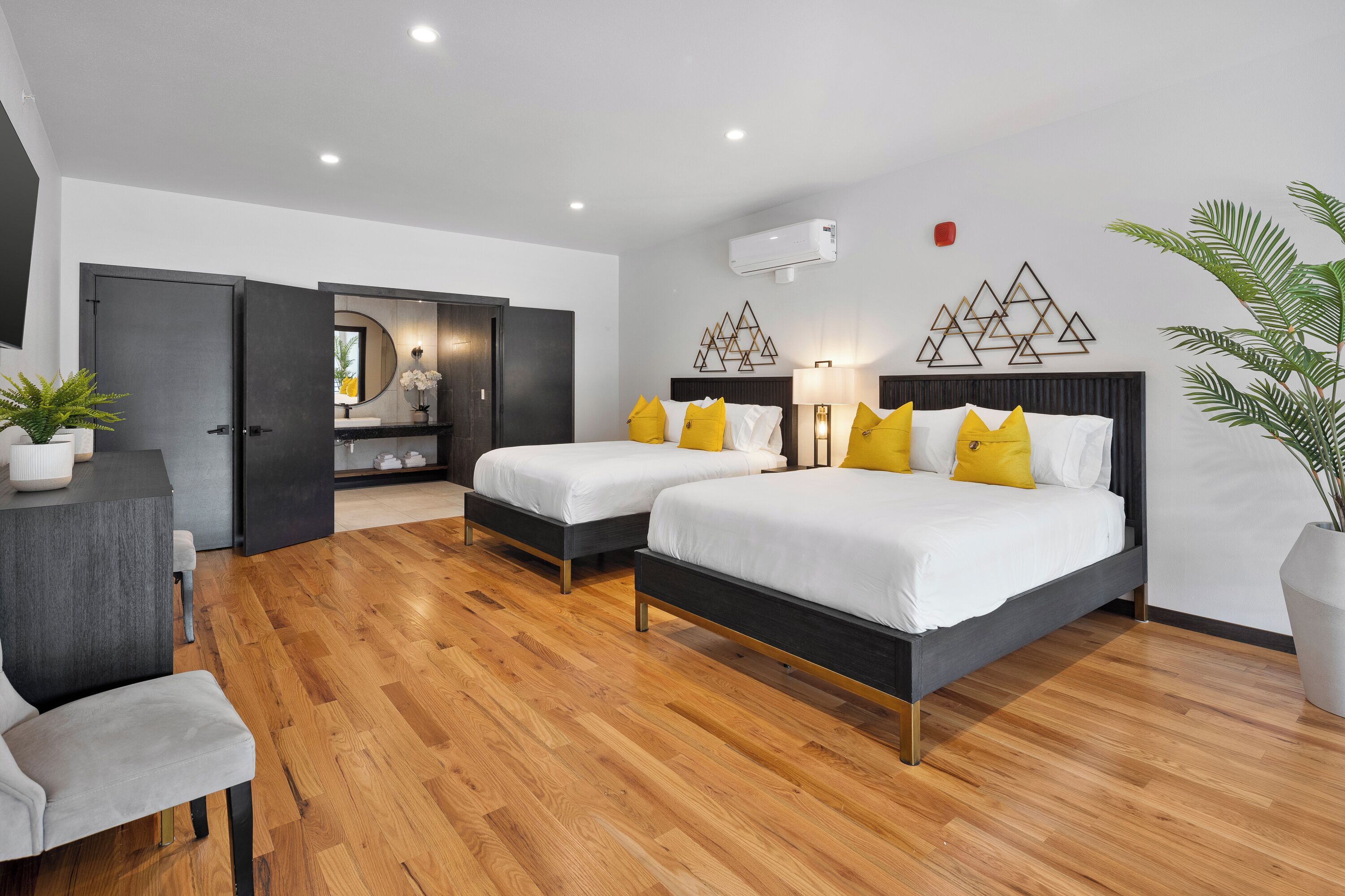 غرفة مزدوجة | مكواة/لوح كي وواي فاي مجانًا