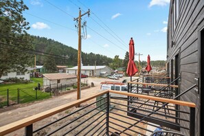 Terrace/patio - McGregor and Main Luxury Lofts (Hill City)