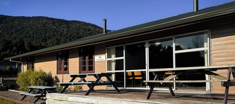 The Crossing Lodge and Backpackers