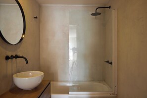 Standard Apartment | Bathroom