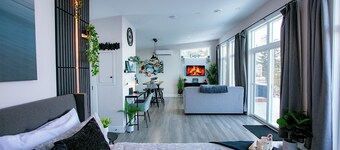 Lake View Cottage With Private Hot Tub - Lazy Bear