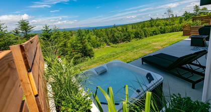 Lake View Cottage with private Hot Tub - Lazy Bear