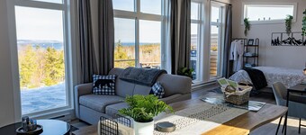 Lake View Cottage With Private Hot Tub - Lazy Bear