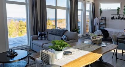 Lake View Cottage With Private Hot Tub - Lazy Bear