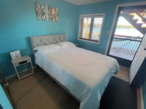 2 bedrooms, desk, iron/ironing board, WiFi