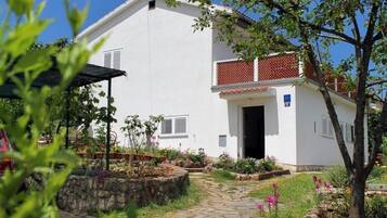 Apartment, Smoking | 3 bedrooms