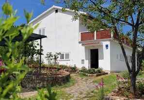 Apartment, Smoking | 3 bedrooms