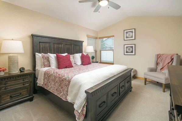 4 bedrooms, iron/ironing board