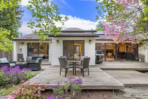 Private Oasis — Comfortable House near Stanford with Beautiful Garden