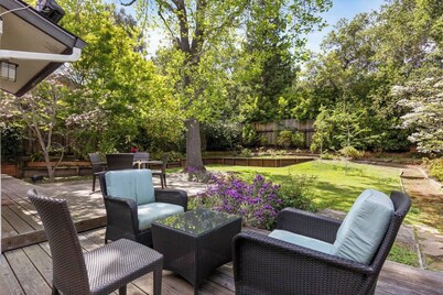 Private Oasis — Comfortable House near Stanford with Beautiful Garden