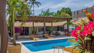 Kolam renang outdoor