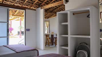 Bungalow Tradisional | 1 kamar tidur dan dilengkapi dengan perabotan berbeda-beda