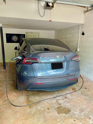 Property grounds - Mountain Holiday Home, Easy-Access, Tranquil 4BR Stay Between Asheville & Skiing (Weaverville)