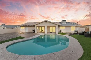 حمّام سباحة خارجي، حمّام سباحة مُدفَّأ