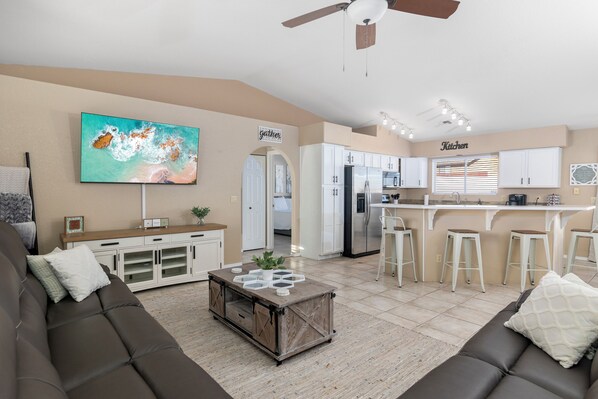 تلفزيون ذكي، ألعاب فيديو، تنس طاولة، شاشة كمبيوتر