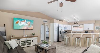 STOCKED 4 BEDROOM POOL HOME Sleeps 14, Boat/RV Parking, Ping Pong, Cornhole