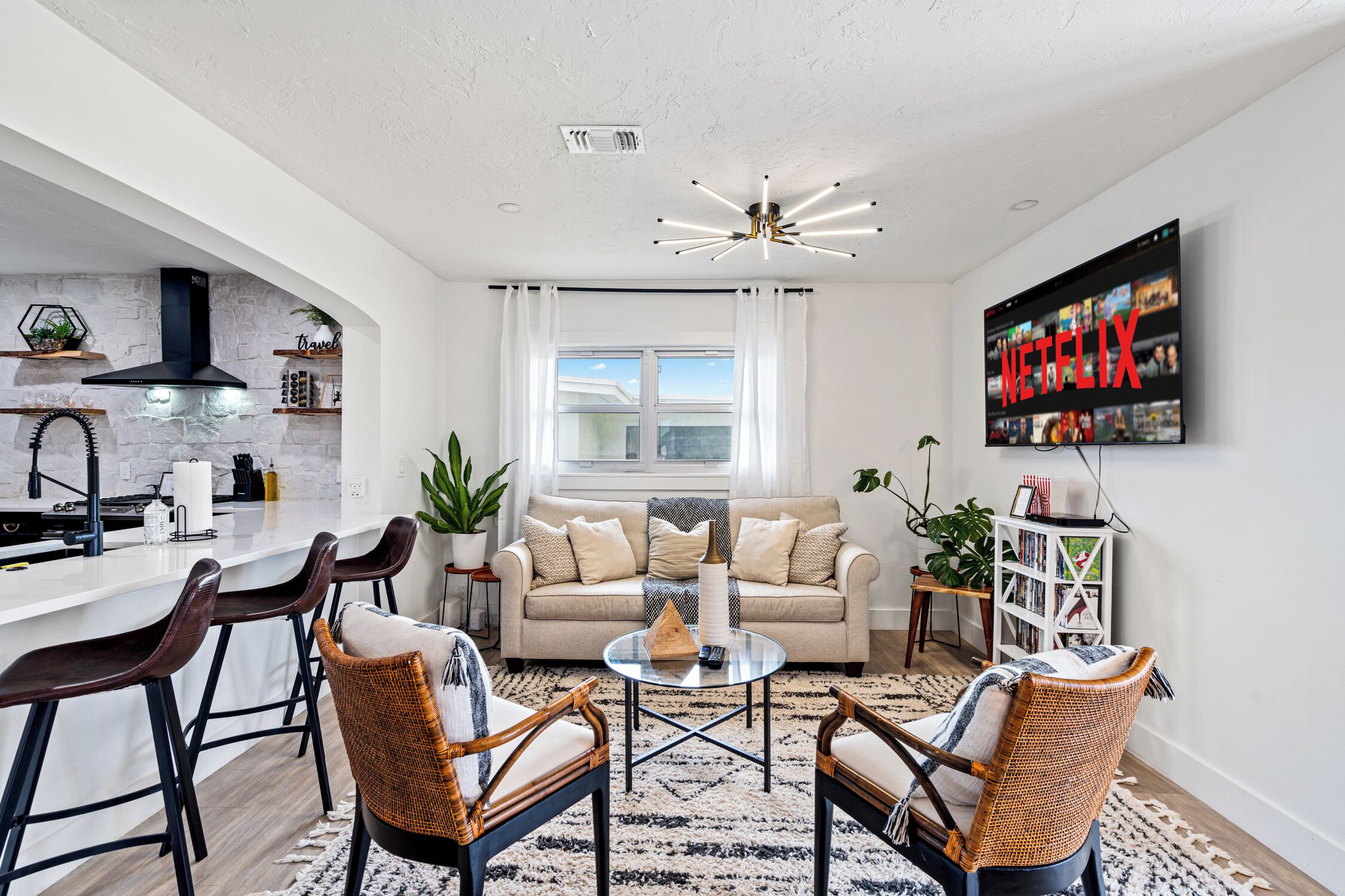 Smart-TV, DVD-Player, Bücher