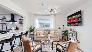 Smart-TV, DVD-Player, Bücher