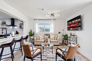 Smart TV, reproductor de DVD y libros 