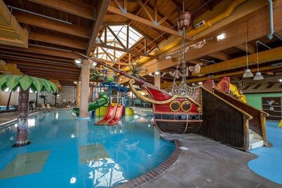 Penthouse Perfection-Spacious 4 Bedroom-Panoramic Views & Waterpark Passes at BB