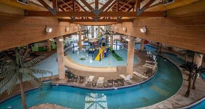 Penthouse Perfection-Spacious 4 Bedroom-Panoramic Views & Waterpark Passes at BB