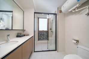 Bruser, brusehoved med spredningseffekt, gratis toiletartikler