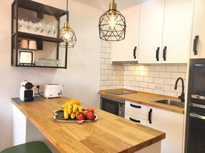 Fridge, microwave, oven, coffee/tea maker